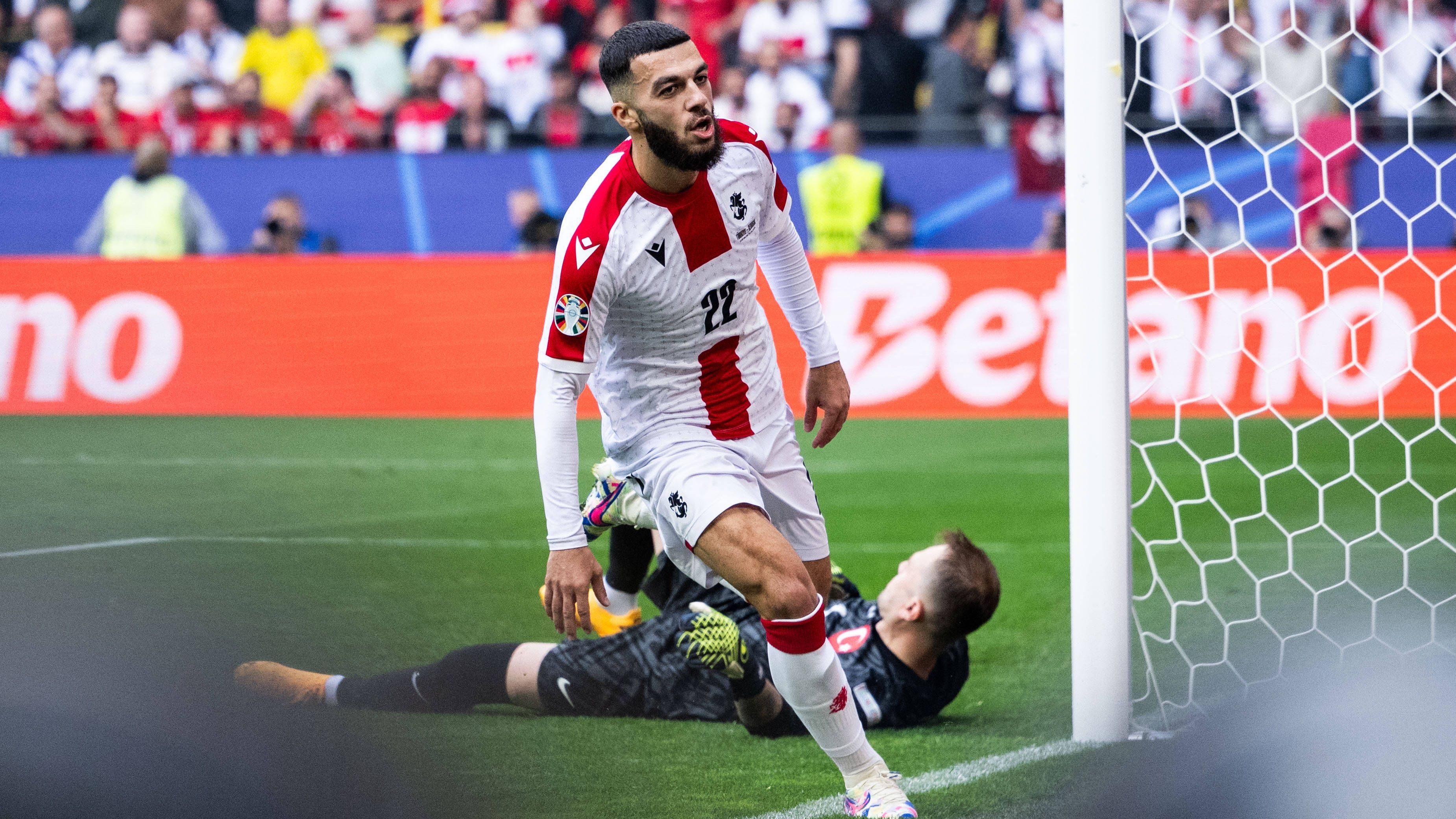 <strong>Scorer</strong><br>Auch bei den Scorern belegt Georges Mikautadze den ersten Platz mit vier Punkten. Knapp dahinter mit jeweils drei Punkten Ilkay Gündogan aus Deutschland und Dennis Man aus Rumänien.