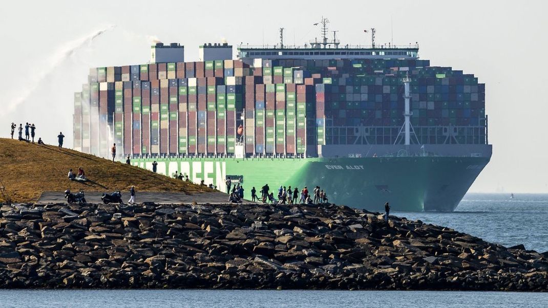 Das größte Containerschiff der Welt: die Ever Alot.
