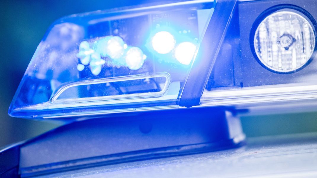 Ein auffälliger Mann in Hamburg hat einen Polizeieinsatz ausgelöst.
