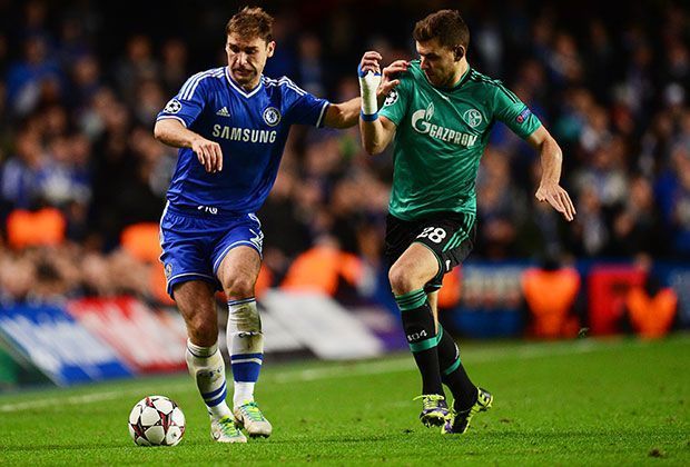 
                <strong>FC Chelsea - Schalke 04 3:0</strong><br>
                Doch wie schon im Hinspiel verwaltet das Team den Vorsprung sicher und kommt durch Demba Ba sogar noch zum 3:0. Somit kehrt Königsblau mit demselben Ergebnis zurück, mit dem es schon nach London gereist ist.
              