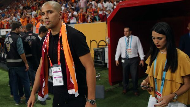 
                <strong>Sofiane Feghouli (Galatasaray Istanbul)</strong><br>
                Der aktuellste Neue mit großem Namen bei Galatasaray Istanbul ist der Algerier Sofiane Feghouli. Der 27-Jährige soll dem Vernehmen nach für eine Ablösesumme von 4,25 Millionen Euro von West Ham United in die Türkei gewechselt sein. Beim Heimspiel gegen Kayserispor wurde der Rechtsaußen den Fans im Stadion vorgestellt und dürfte demnächst auch schon sein Debüt für "Gala" geben. Feghouli unterschrieb einen Fünfjahresvertrag bis zum Sommer 2022. 
              