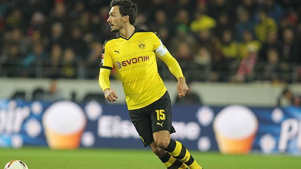 
                <strong>Mats Hummels</strong><br>
                Mats Hummels: Der Abwehrchef wackelte in der Anfangsphase, als Qäbäla unerwartet druckvoll begann. Doch Hummels kam wie das ganze BVB-Team immer besser ins Spiel und hatte im weiteren Spielverlauf wenig Probleme. Durfte nach einer Stunde vorzeitig Feierabend machen. ran-Note: 3
              