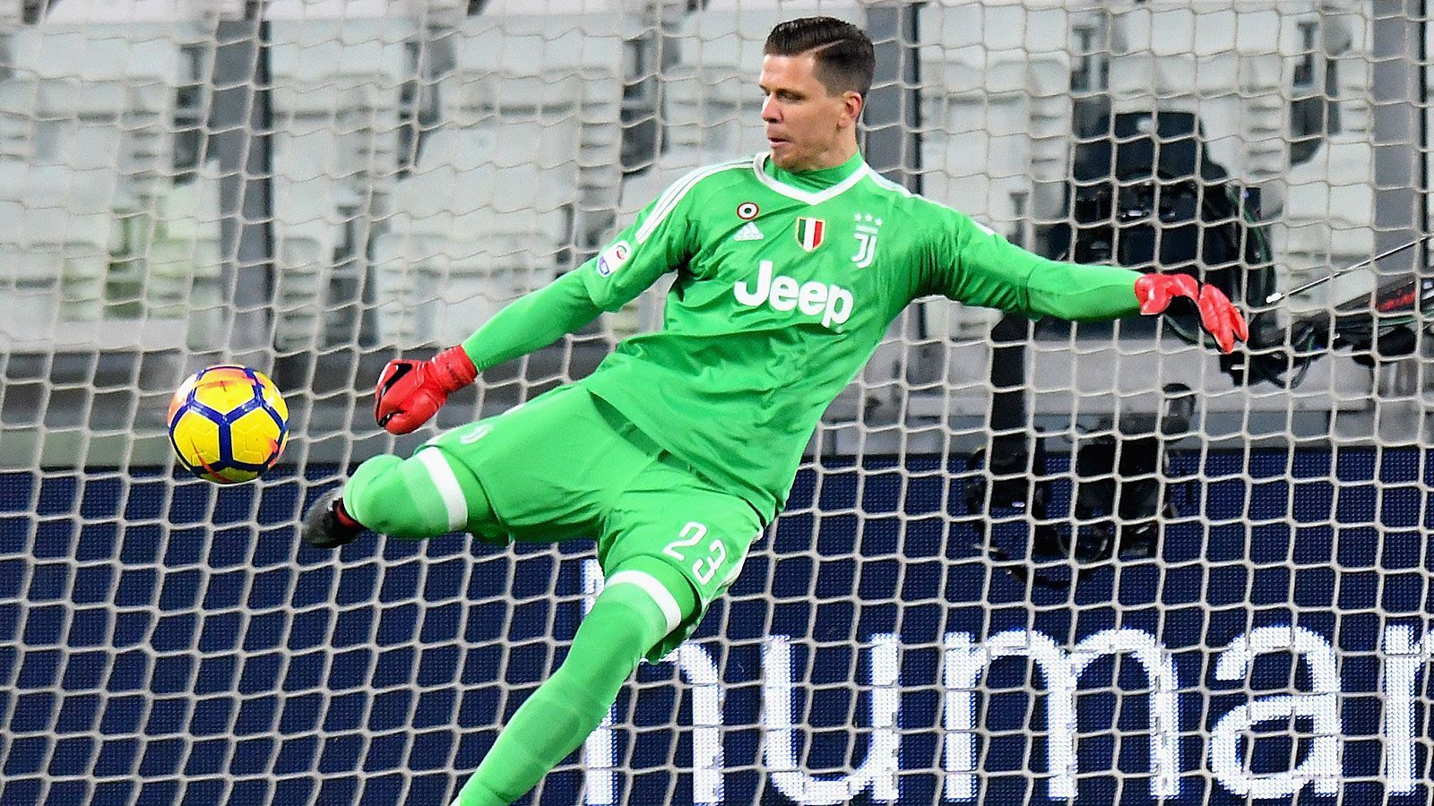 
                <strong>Wojciech Szczesny</strong><br>
                Ersatzbank: Wojciech Szczesny von Juventus Turin.
              