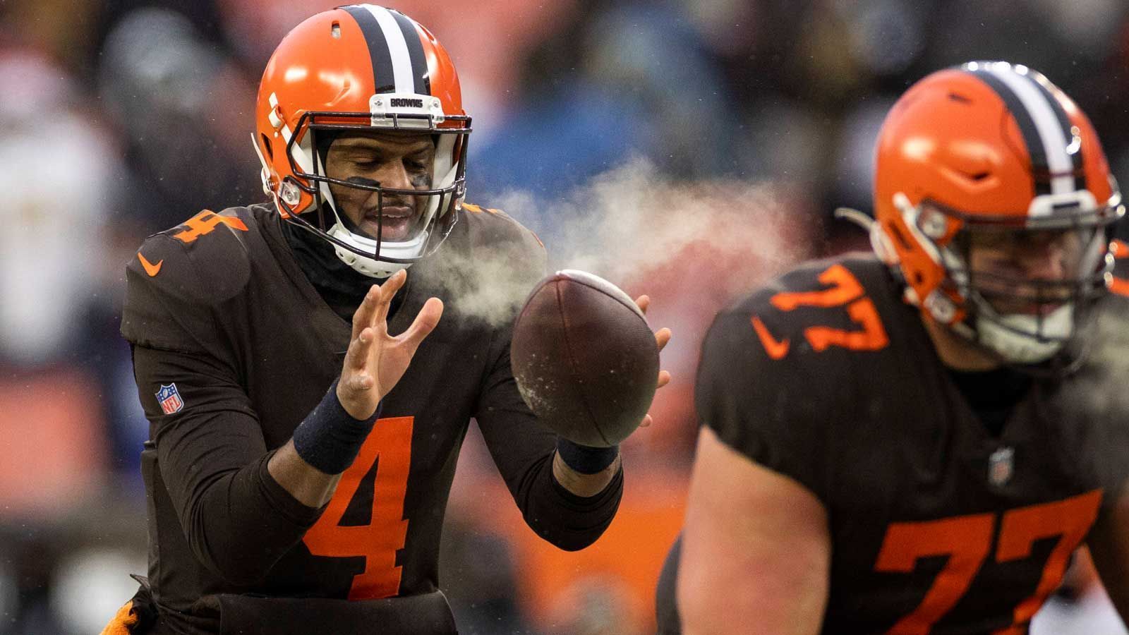 
                <strong>Cleveland Browns (AFC North)</strong><br>
                Am Heiligabend hat es auch die Cleveland Browns erwischt. Das Team von Head Coach Kevin Stefanski verlor in Week 16 mit 10:17 gegen die New Orleans Saints und hat nun keinerlei Chancen mehr auf die Playoffs. Die Verpflichtung des skandalumwitterten Quarterbacks Deshaun Watson hat sich also nicht bezahlt gemacht, die Browns können nun mit der Neuausrichtung des Teams für die kommende Saison beginnen.
              