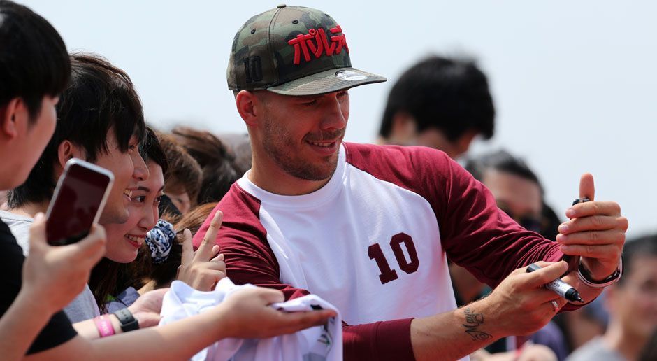 
                <strong>Big in Japan! Lukas Podolski bei Kobe vorgestellt</strong><br>
                Die Fans waren jedenfalls überglücklich, ihrem Fußball-Idol so nahe zu kommen. 
              