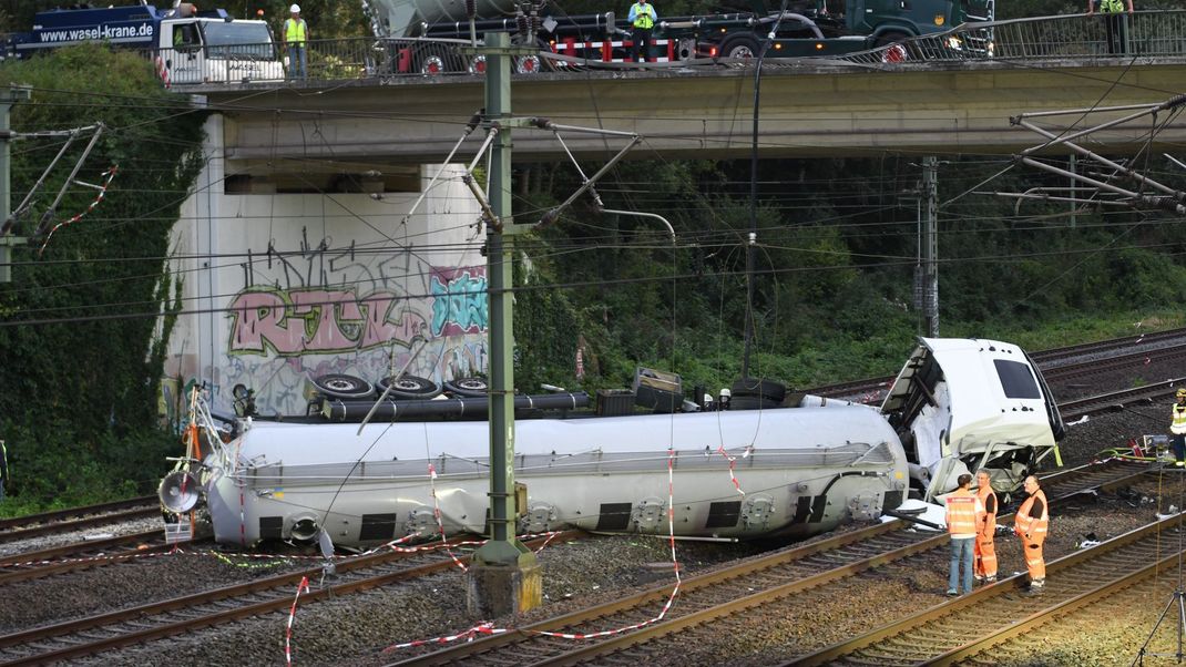 Reisende auf der Fernstrecke Köln-Aachen müssen mit Verspätungen rechnen.