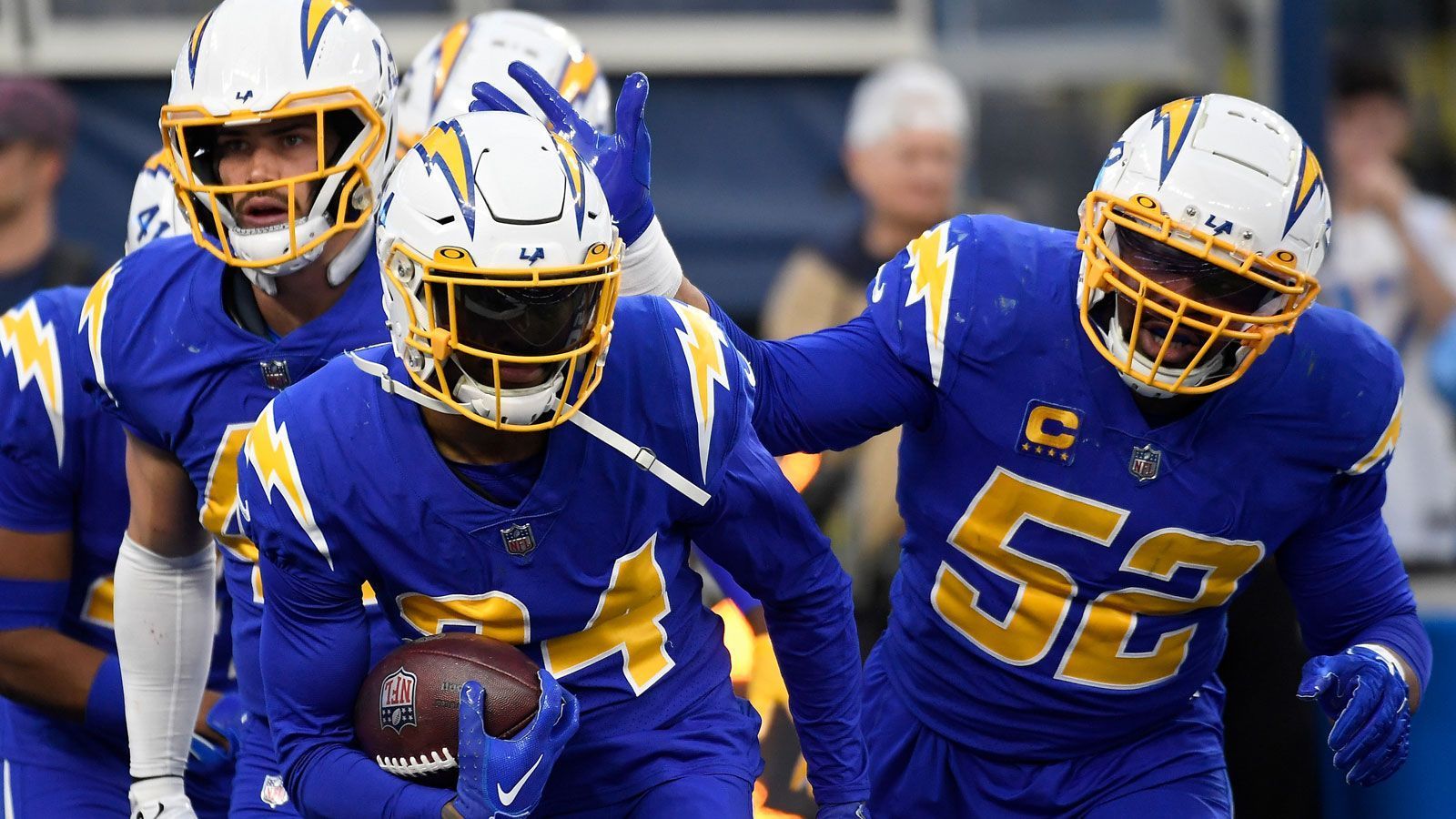 
                <strong>Platz 6 in der AFC: Los Angeles Chargers (9-6)</strong><br>
                Playoff-Ticket schon fix&#x2022; Week 17: vs. Rams<br>&#x2022; Week 18: @Broncos<br>
              