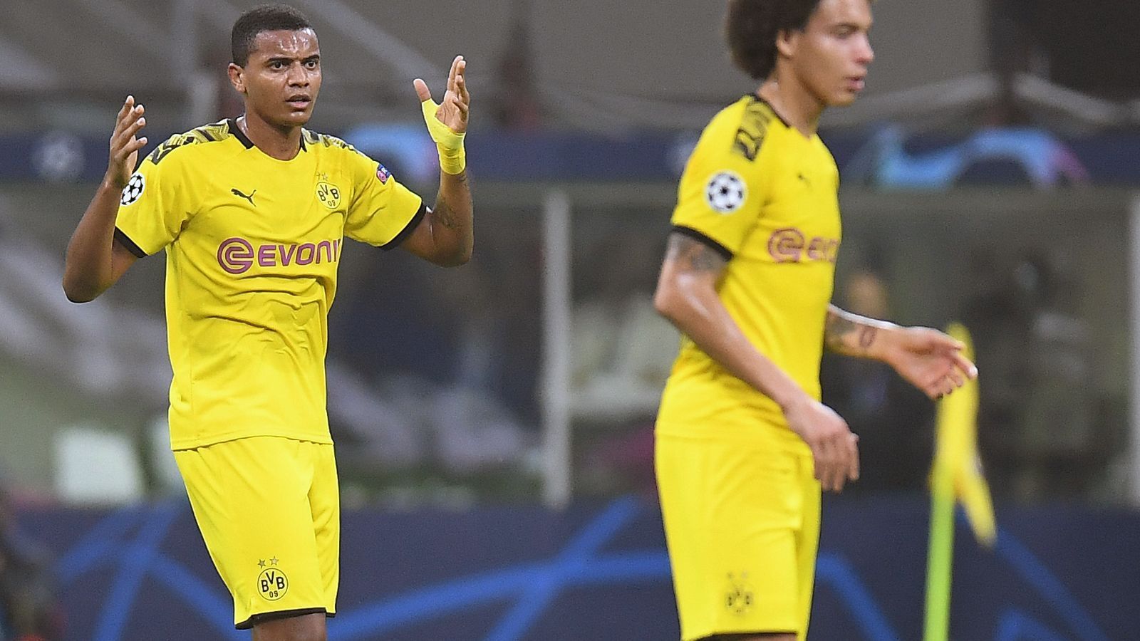 
                <strong>Manuel Akanji (Abwehr)</strong><br>
                Verschätzte sich in der Anfangsviertelstunde bei einer Candreva-Flanke, hatte Glück das Martinez verpasste. Passsicher und von der Inter-Offensive oft in die Zange genommen. ran-Note: 3
              