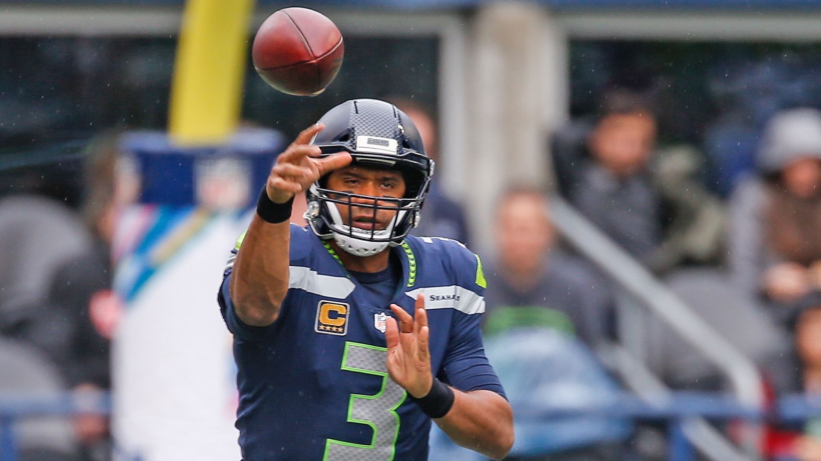 
                <strong>Russell Wilson (Seattle Seahawks)</strong><br>
                Gesamtwertung: 91Spielverständnis: 93Wurfkraft: 89Genauigkeit kurze Pässe: 91Genauigkeit mittlere Pässe: 89Genauigkeit lange Pässe: 92
              