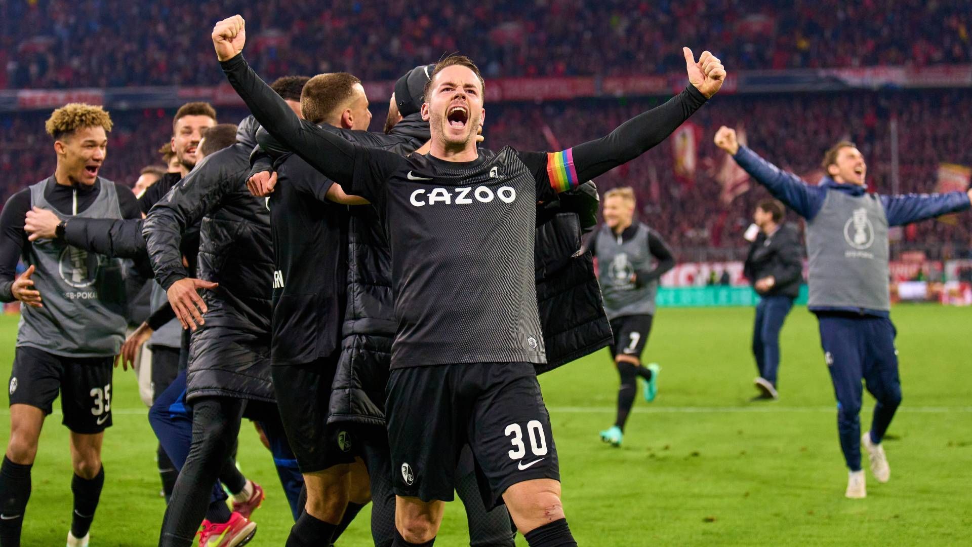 
                <strong>1. Platz: SC Freiburg</strong><br>
                Die Niederlage im Endspiel von Berlin vor gut einem Jahr tat den Freiburgern extrem weh, der erste große Titel war zum Greifen nah. Doch 2023 stehen die Chancen nicht schlecht, das Trauma hinter sich zu lassen und endlich zuzuschlagen. Vier Siege holte das Team von Trainer Christian Streich aus den jüngsten fünf Pflichtspielen, darunter der Schocker im Pokal-Viertelfinale beim FC Bayern München. Freiburg hält in der Liga ganz klar Kurs auf die Champions League und ist im Feld der Spitzenteams angekommen. In der derzeitigen Form hat Freiburg im Pokal beste Chancen auf den Titel.
              