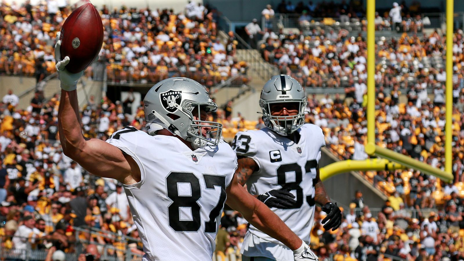 
                <strong>Las Vegas Raiders: Die Gründe für den Traum-Saisonstart</strong><br>
                Die Las Vegas Raiders zählen zu den Überraschungsteams der noch jungen NFL-Saison. Das Team von Head Coach Jon Gruden scheint endlich die nötigen Entwicklungsschritte gemacht zu haben, um ein ernstzunehmender Playoff-Kandidat zu werden. ran nennt die Gründe für den traumhaften Saisonstart.
              