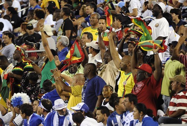 
                <strong>Golden Goal in der Karibik</strong><br>
                ... ein Golden Goal zählt im Torverhältnis doppelt. Das Kurioseste: Barbados muss bis zum Ende der regulären Spielzeit BEIDE Tore verteidigen, um die Verlängerung zu erzwingen. Denn Grenada hätte sowohl ein Sieg als auch eine Niederlage mit einem Tor Unterschied gereicht.
              