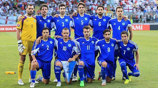 
                <strong>San-Marino</strong><br>
                San Marino hat die beste EM-Qualifikation aller Zeiten gespielt. Dafür reichte der eine erkämpfte Punkt beim 0:0 gegen Estland. Der Zwergstaat mit den 31.500 Einwohnern ist in Gruppe E dennoch abgeschlagen Letzter.
              