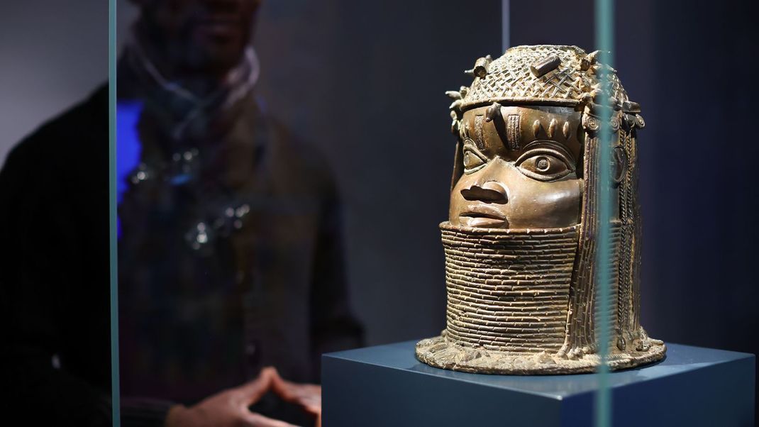 Eine Benin-Bronze in einem Museum in Leipzig.