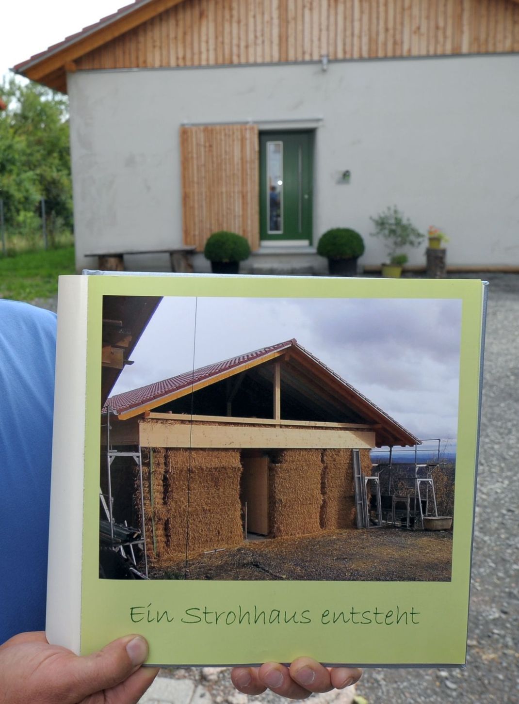 Ist ein Strohballenhaus verputzt, unterscheidet es sich auf den ersten Blick kaum von Massivbau-Häusern.