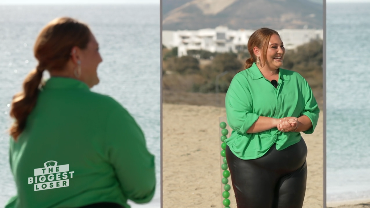 Fabienne sieht ihr Umstyling-Ergebnis in Folge 8 von "The Biggest Loser" 2024.