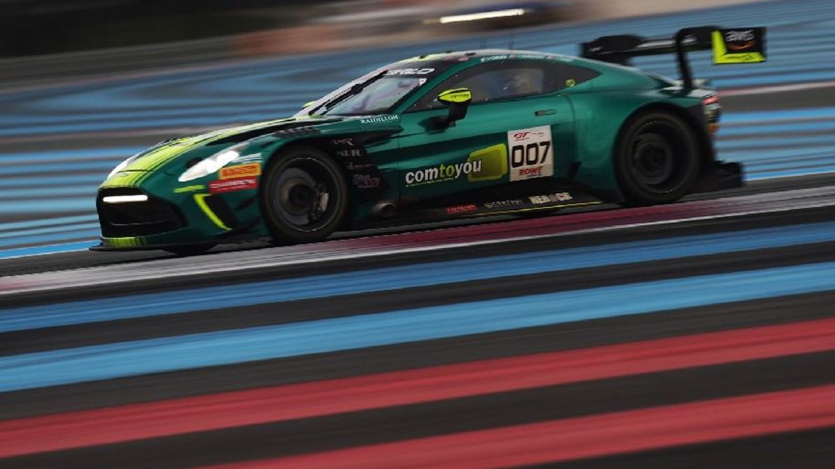 Das Aston-Martin-Team Comtoyou testet in Le Castellet den neuen DTM-Reifen