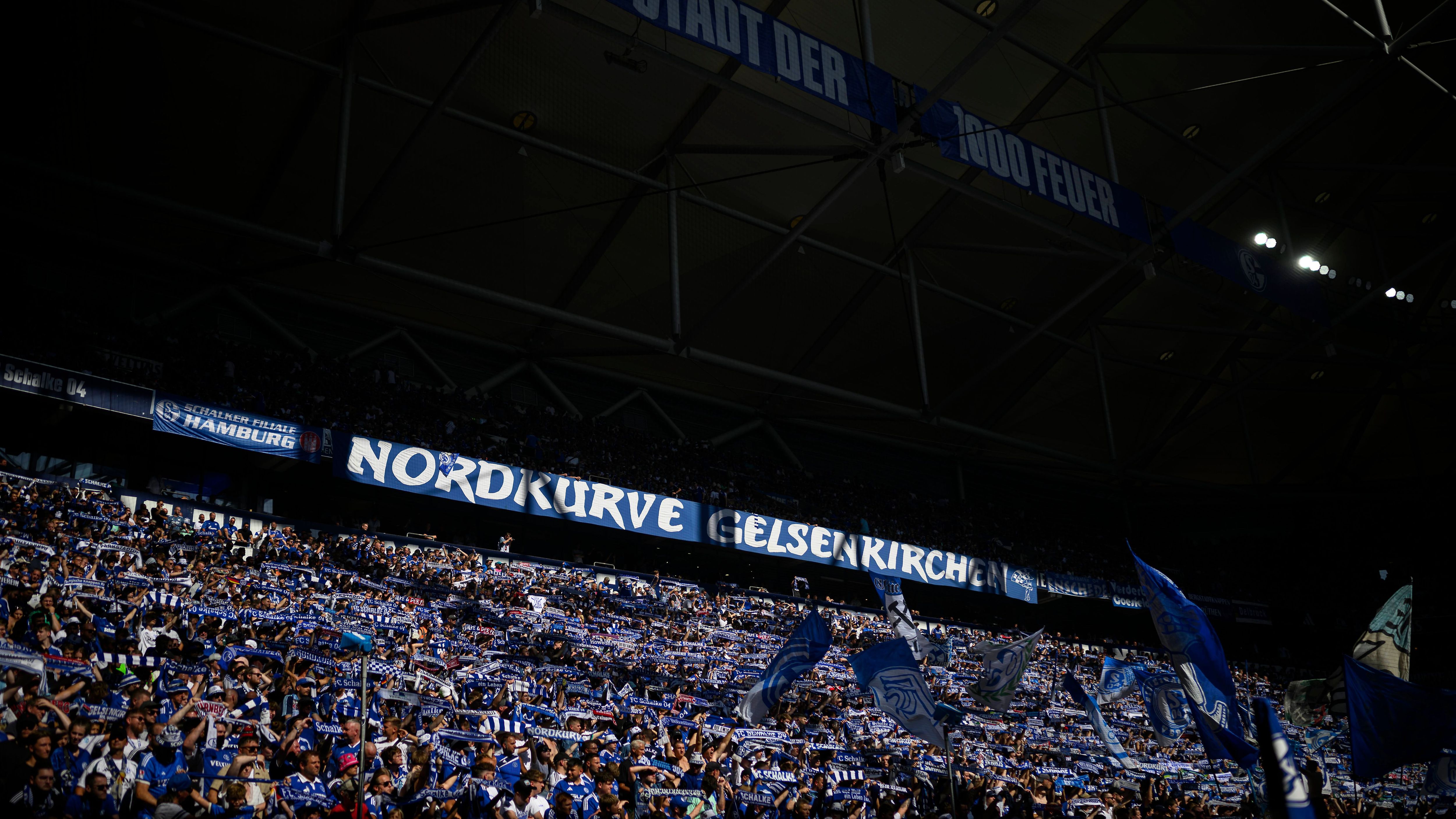 <strong>Platz 16: FC Schalke 04 (Deutschland, 2. Bundesliga)</strong><br>Gesamtzuschauerzahl 2023/24: 1.045.351&nbsp;<br>Zuschauer in der Liga: 1.045.351<br>Zuschauer im DFB-Pokal: -