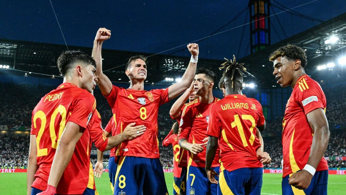Spanien bejubelt den Treffer zum 2:1