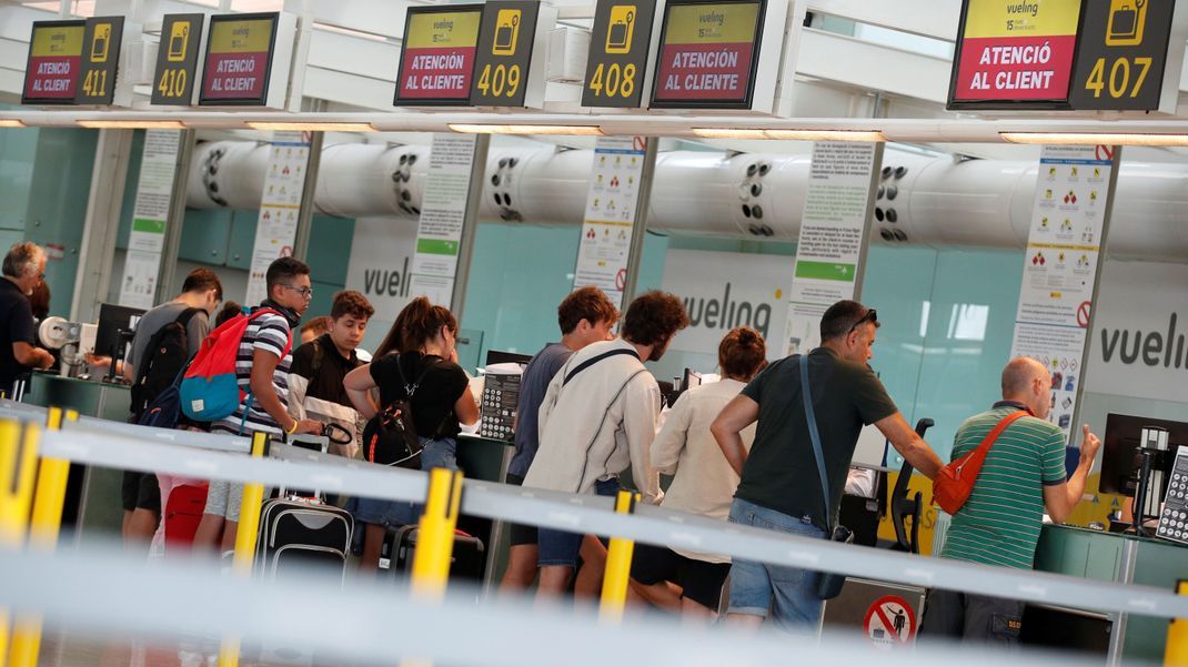 Am Flughafen in Barcelona wurde Schmuck im Wert von mehreren Millionen Euro gestohlen (Symbol).