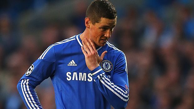 
                <strong>Fernando Torres zum FC Chelsea</strong><br>
                Er wurde als einer der ganz großen Stürmer gefeiert, doch seit seinem Wechsel vom Liverpool zu Chelsea geht es steil bergab. Der Marktwert des Spaniers ist von 50 Millionen Euro auf sieben Millionen gefallen. Derzeit spielt er bei Atletico Madrid.
              