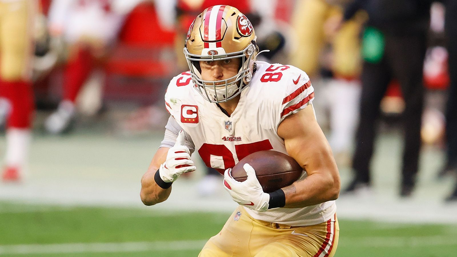 
                <strong>Platz 17: San Francisco 49ers</strong><br>
                &#x2022; <strong>0,490 - </strong>25 Siege, 26 Niederlagen -<br>&#x2022; Restliche Spiele: vs. Falcons, @Titans, vs. Texans, @Rams<br>
              