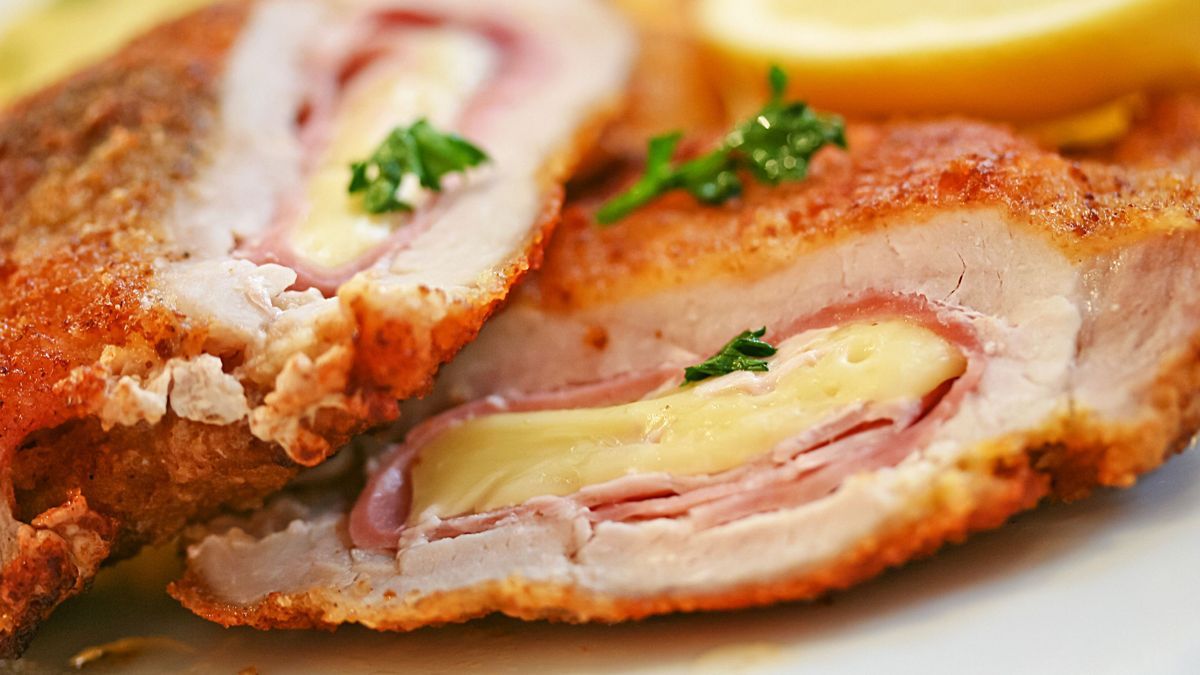 Klassisches Cordon Bleu (gefülltes Schweineschnitzel)