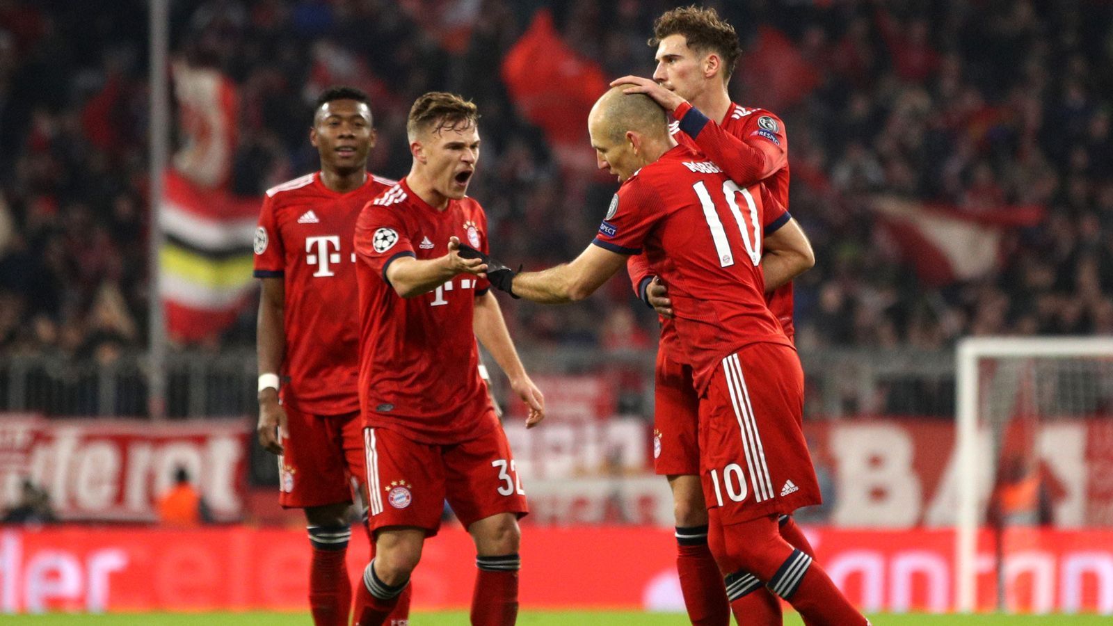 
                <strong>Champions League: Der FC Bayern gegen Benfica Lissabon in der Einzelkritik</strong><br>
                Benfica Lissabon war der richtige Gegner zum richtigen Zeitpunkt: Gegen schwache Portugiesen schossen sich die Bayern am fünften Spieltag der Gruppenphase in der Champions League beim 5:1-Erfolg den Frust von der Seele. Wir haben den Auftritt des Rekordmeisters benotet.
              