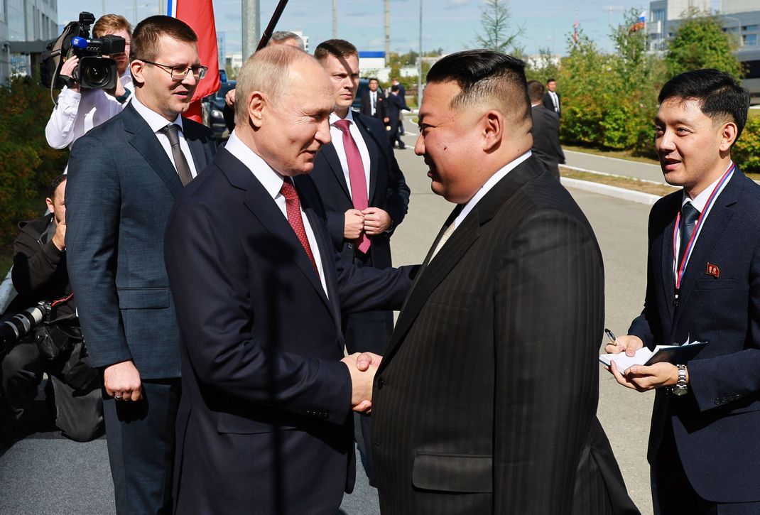 Russlands Putin sagt Nordkoreas Machthaber Kim bei einem Treffen in Russland Hilfe beim Bau von Satelliten zu.