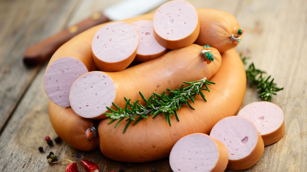 Listerien bei Gut &amp; Günstig Geflügelfleischwurst von Edeka und Marktkauf nachgewiesen. (Symbolbild)