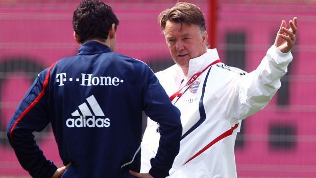 <strong>Platz 8: Louis van Gaal<br></strong><strong>Punkteschnitt:</strong>&nbsp;1,94<br> <strong>Vereine:</strong> FC Bayern München (2009 - 2011)<br>Der Tulpengeneral führte den deutschen Rekordmeister gleich in seiner ersten Saison zum nationalen Double.