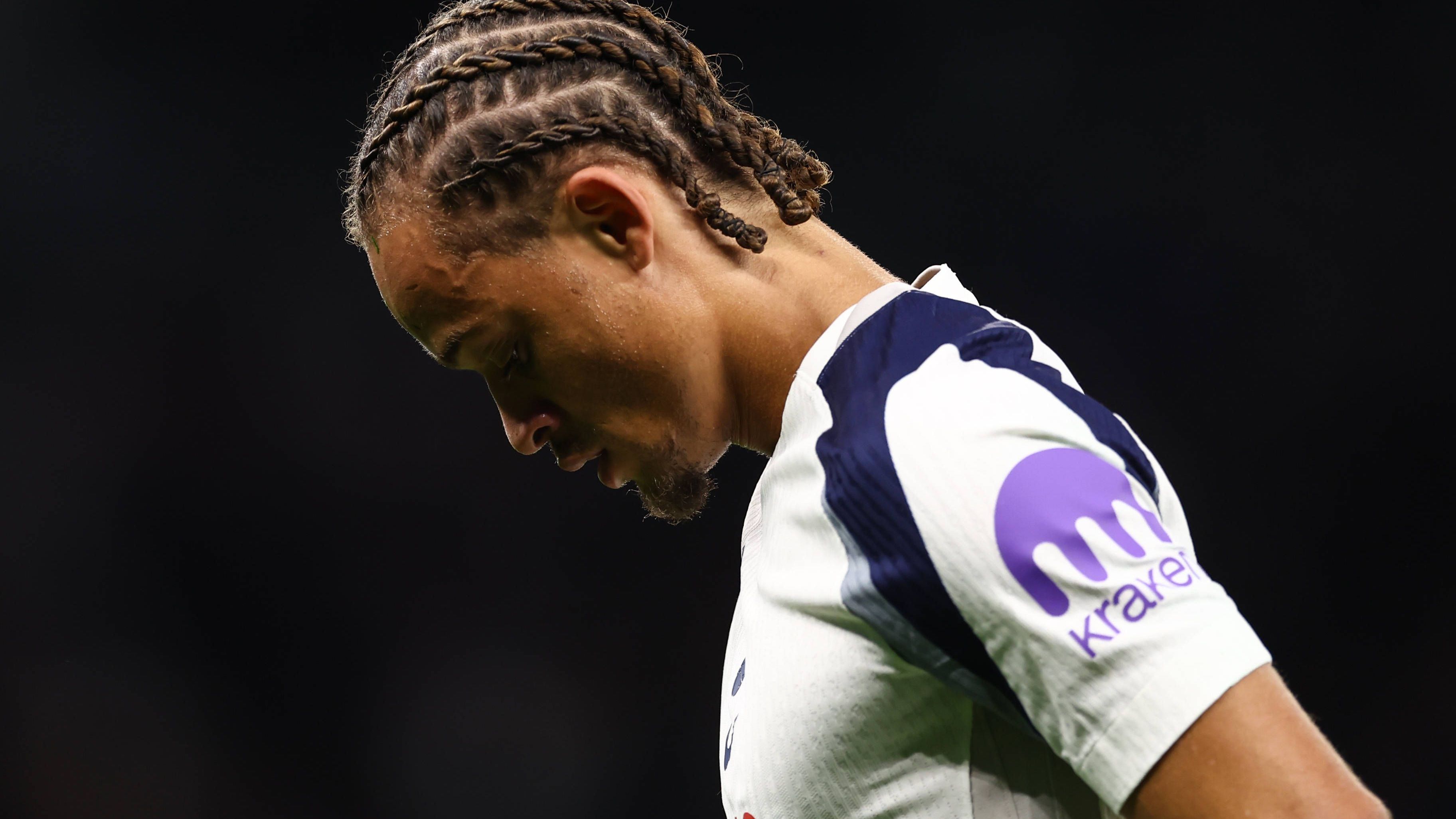 <strong>Xavi Simons (Tottenham Hotspur)</strong><br>So wirklich stark performt auch Xavi Simons nach seinem Leipzig-Abgang noch nicht. Bei seinem ersten Match gegen West Ham gelang dem Niederländer ein Assists, seitdem wartet er auf eine weitere Torbeteiligung. Der Ex-Leipziger durfte bei den Spurs bislang auch noch nicht über 90 Minuten ran. Es gibt Luft nach oben, jedoch kann man nicht von einem totalen Fehlstart sprechen.