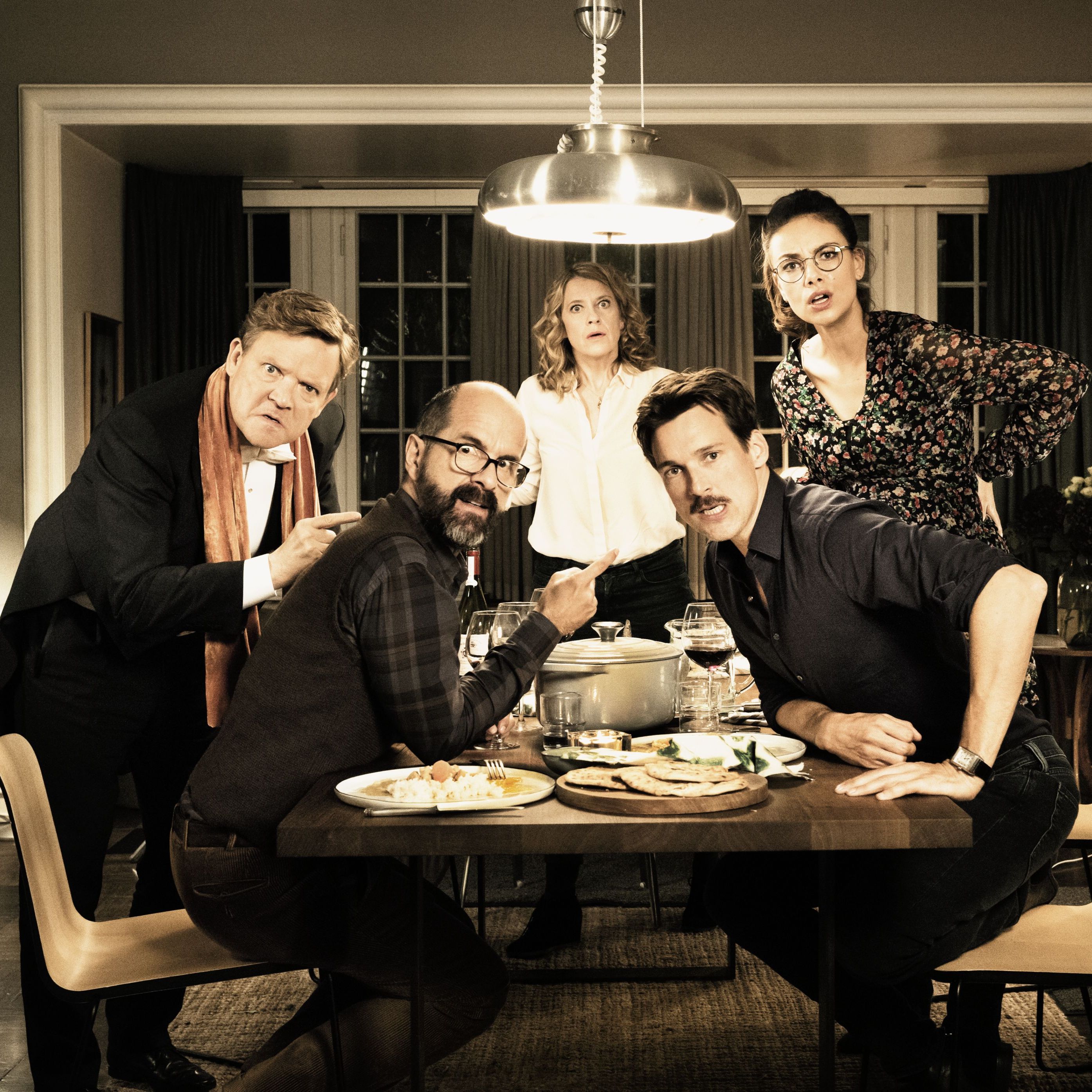 In "Der Vorname" spielen (v.l.n.r.) René (Justus von Dohnányi), Stephan (Christoph Maria Herbst), Elisabeth (Caroline Peters), Thomas (Florian David Fitz) und Anna (Janina Uhse) mit.