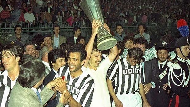<strong>Die Europacup-Sieger seit 1990: Juventus Turin (1989/1990)</strong><br>
                Die 19. Auflage des UEFA-Cup-Finals wurde zu einem rein italienischen Duell zwischen Juventus Turin und der AC Florenz. Juventus stellte die Weichen bereits im Hinspiel und siegte dort mit 3:1. Im Rückspiel in Florenz reichte somit ein 0:0 zum Titel für die "Alte Dame".
