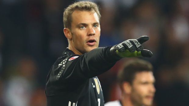 
                <strong>Torwart: Manuel Neuer (Deutschland)</strong><br>
                Torwart: Manuel Neuer (Deutschland). Der 30-Jährige war der einzige Torhüter der Vorrunde ohne Gegentor bei drei absolvierten Spielen. Polen und Italien waren zwar auch ohne Gegentor, haben jedoch verschiedene Keeper eingesetzt. Neuer war bislang ein sicherer Rückhalt. Yann Sommer (Schweiz) und Hannes Halldorsson (Island) haben allerdings auch eine gute Vorrunde gespielt.
              