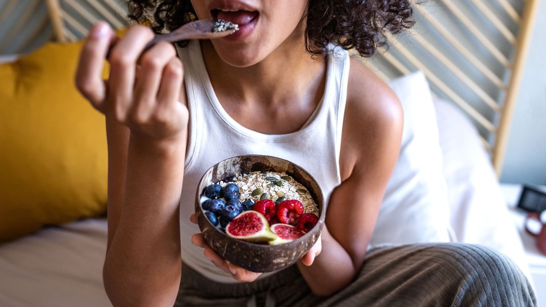 Mit einem Low Carb Frühstück kannst du abnehmen und trotzdem gestärkt und gesättigt in den Tag starten.