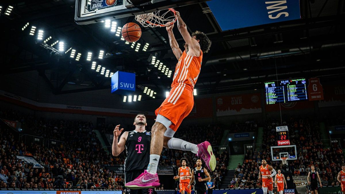 Ulms Ben Saraf mit dem Dunk