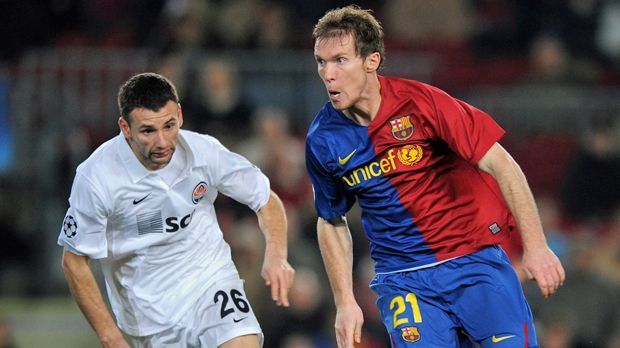 
                <strong>Aleksandr Hleb</strong><br>
                Aleksandr Hleb: "Ich verhielt mich wie ein kleines Kind bei Barca. Pep Guardiola sagte mir Dinge, aber ich tat sie nicht und sagte, ich will keine Schwierigkeiten bekommen", erklärte der Weißrusse kürzlich dem "Catalunya Radio". Der heutige Bayern-Coach verlor irgendwann die Geduld und sortierte den Mittelfeldspieler aus, der von Arsenal nach Spanien kam. Es bedeutete den Karriere-Knick für Hleb. Heute spielt er für BATE Borissow.
              