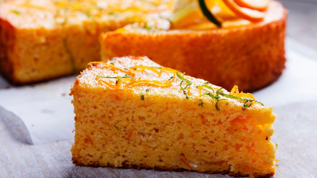 Fruchtig-frisch: Dieser Orangen-Zimt-Kuchen sollte beim Kaffee-Date mit deinen Liebsten nicht fehlen!