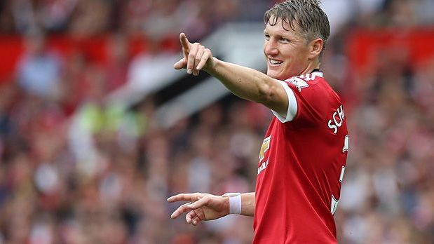 <strong>Bastian Schweinsteiger (Zentrales Mittelfeld)</strong><br>
                Erst Louis van Gaal beorderte Schweinsteiger 2009 ins zentrale Mittelfeld und verhalf ihm zum Durchbruch als Weltklassespieler. Als zentraler Mittelfeldspieler gewann Schweinsteiger die Champions League und die WM und wechselte schließlich zu Manchester United und später in die MLS.
