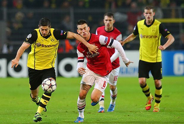 
                <strong>Borussia Dortmund - FC Arsenal 0:1</strong><br>
                Die Borussen sind spielbestimmend, können sich aber nur selten durchsetzen und haben im ersten Durchgang nur eine nennenswerte Chance durch Henrich Mkhitaryan. So geht es torlos in die Pause.
              