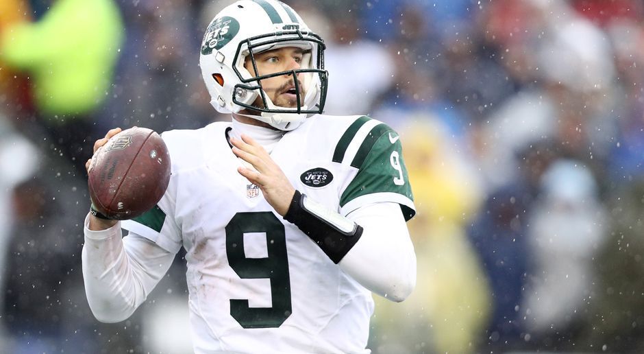 
                <strong>New York Jets</strong><br>
                Bittere Nachrichten gab es nach Week 15 für die Fans der New York Jets. Ihr bisher so starke Quarterback Josh McCown brach sich gegen die Broncos die Hand. Er wird in dieser Saison nicht mehr auflaufen können und wurde bereits auf die Injured-Reserved-List gesetzt. Für ihn wird wohl Bryce Petty (im Bild) den Quarterback-Job übernehmen.
              