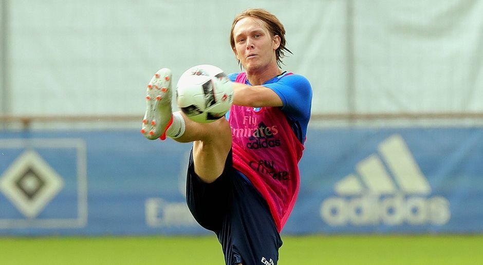 
                <strong>Hamburger SV</strong><br>
                ... Genauso wie ein junges Talent aus Kroatien. Alen Halilovic, einst beim FC Barcelona in den Himmel gelobt, versucht es nun bei den Hanseaten aufs Neue. Die Hamburger sind noch bis zum 4. August in Harsewinkel im Trainingslager.
              