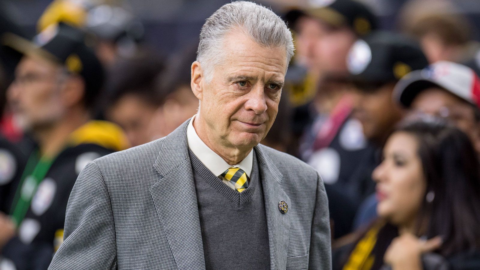 
                <strong>Pittsburgh Steelers - Art Rooney II</strong><br>
                Art Rooney II hält 60 Prozent der Anteile der Steelers und ist der Enkel von Steelers-Gründer Art Rooney. Der gründete die Franchise im Jahr 1933 und bezahlte damals 2.500 Dollar, um einen Klub in der Stadt Pittsburgh aufzumachen. 
              