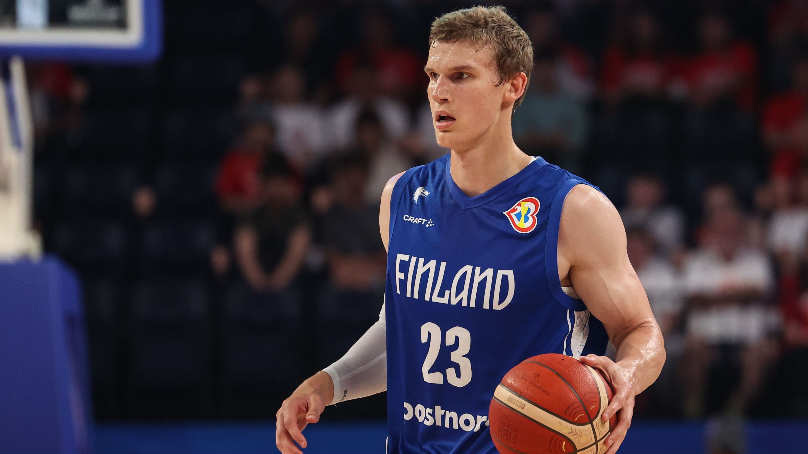 <strong>Lauri Markkanen (Finnland/28)</strong> <br>Er ist für den Gastgeber der Schlüssel zum Glück, Starspieler Markkanen soll die Finnen aus der Gruppenphase heraus und von Tampere nach Riga führen. Dass er das kann, bewies der NBA-Profi von Utah Jazz mehr als eindrucksvoll in den vergangenen Wochen, war kaum zu stoppen. ...
