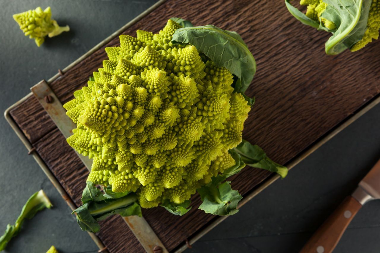 Sehr speziell sieht auch der gelbgrüne Romanesco mit seinen spitzen Röschen aus.