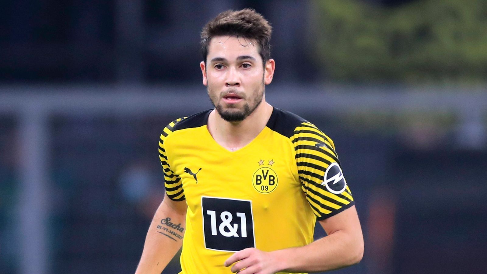 
                <strong>Raphael Guerreiro</strong><br>
                Hat die erste Chance des Spiels, trifft aus der Distanz aber nur den Außenpfosten. In der zweiten Halbzeit hat er die Chance zum 2:0, vergibt allerdings aus spitzem Winkel. Macht ein gutes Spiel und schaltet sich immer wieder in die Offensive ein. ran-Note: 2
              