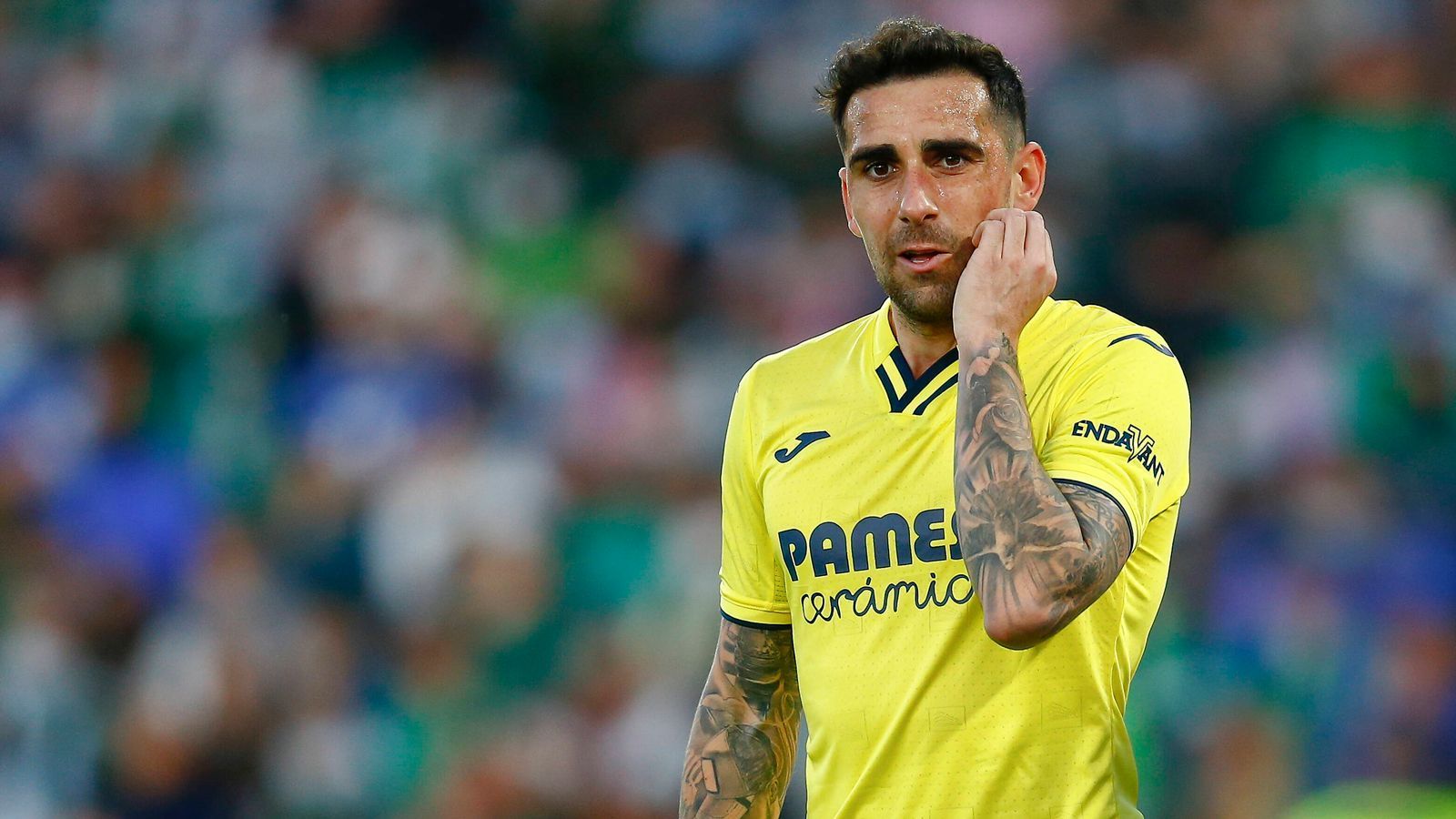 
                <strong>Paco Alcacer (FC Villarreal)</strong><br>
                ...Paco Alcacer verkauft werden, vielleicht ja an den BVB. Der ehemalige spanische Nationalspieler ging zwischen 2018 und 2020 bereits für die Dortmunder auf Torejagd. Er kennt die Bundesliga und wäre laut Bericht für unter zehn Millionen Euro zu haben. Allerdings scheinen die BVB-Verantwortlichen um Sebastian Kehl andere Pläne zu haben: Demnach sucht man bei den Westfalen nach einem anderen Spielertyp, um Haller zu ersetzen.
              