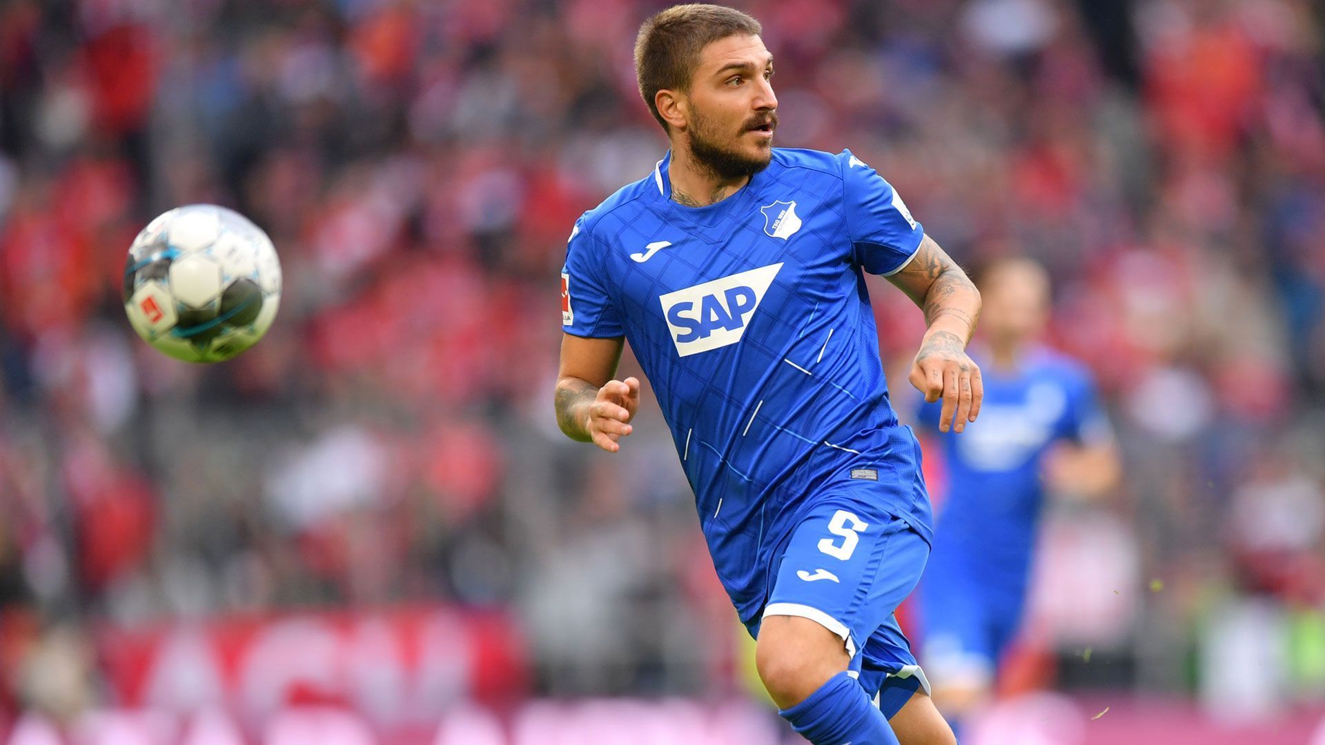 
                <strong>TSG 1899 Hoffenheim</strong><br>
                &#x2022; <strong>Streichkandidaten: </strong>Konstantinos Stafylidis (Linksverteidiger), Kasim Adams (Innenverteidiger)<br>&#x2022; <strong>Einkaufskandidaten:</strong> Alexander Djiku (Innenverteidiger/Racing Straßburg), Muhammed Damar (offensiver Mittelfeldspieler/Eintracht Frankfurt)<br>
              