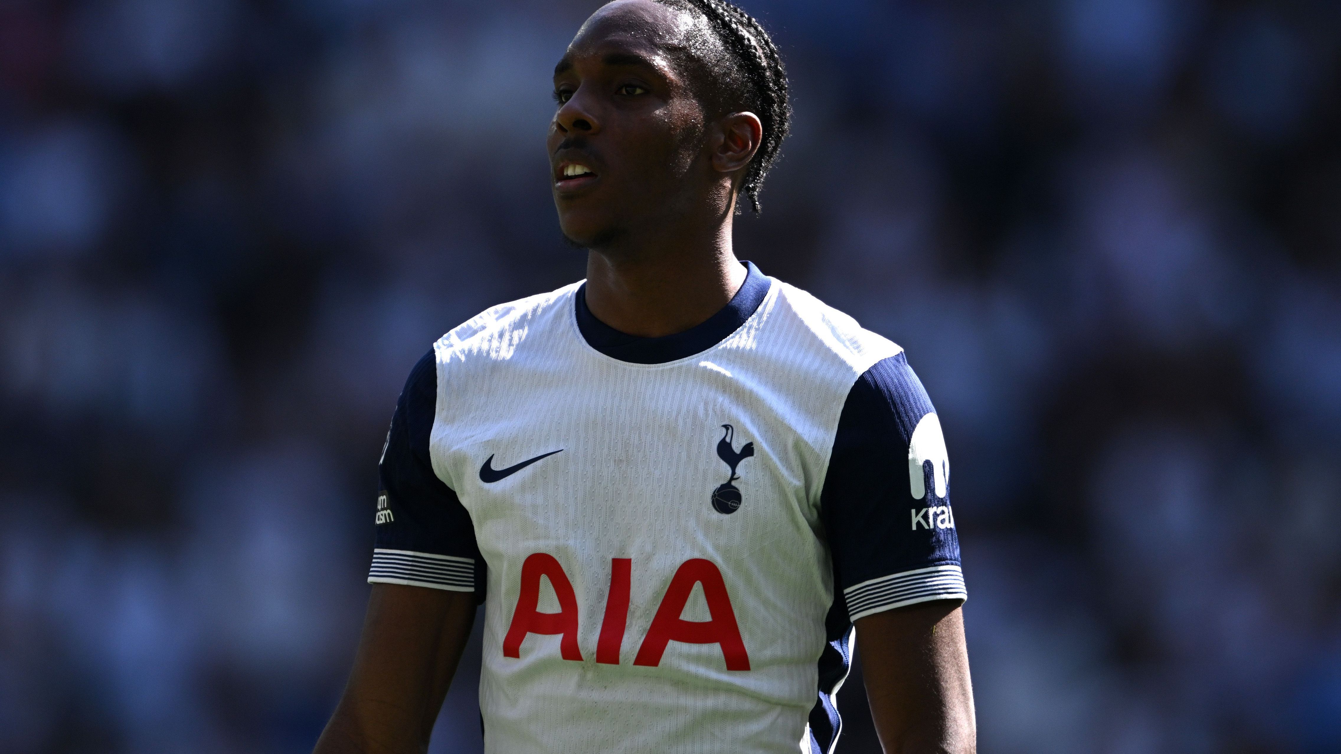 <strong>Mathys Tel (Tottenham Hotspur)</strong><br>Im Februar wechselte Mathys Tel auf Leihbasis zu Tottenham Hotspur. Damals überwiesen die Londoner rund zehn Millionen Euro Leihgebühr und sicherten sich eine Kaufoption für weitere 50 Millionen Euro. Laut "Sky" besteht ein Interesse seitens der "Spurs", Tel weiterhin zu halten. Doch nicht für diesen Preis. Zudem wollen sie die Leihe von Tel noch einmal verlängern. Damit die Bayern da mitspielen, soll die Leihgebühr hoch ausfallen und eine Kaufpflicht verankert werden. FCB-Sportvorstand Max Eberl soll jedoch einen direkten Verkauf anstreben.